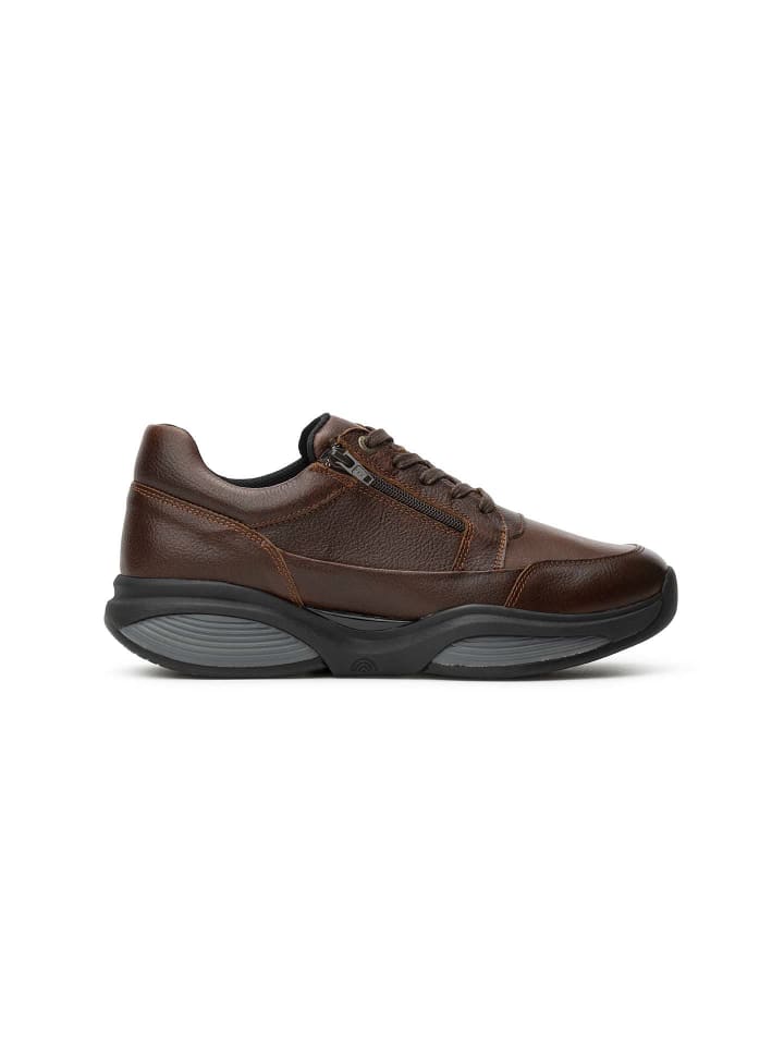 Sneaker Low in braun