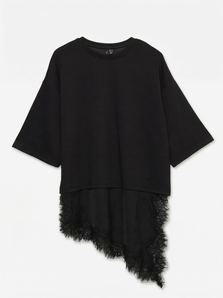 T-shirt in Black