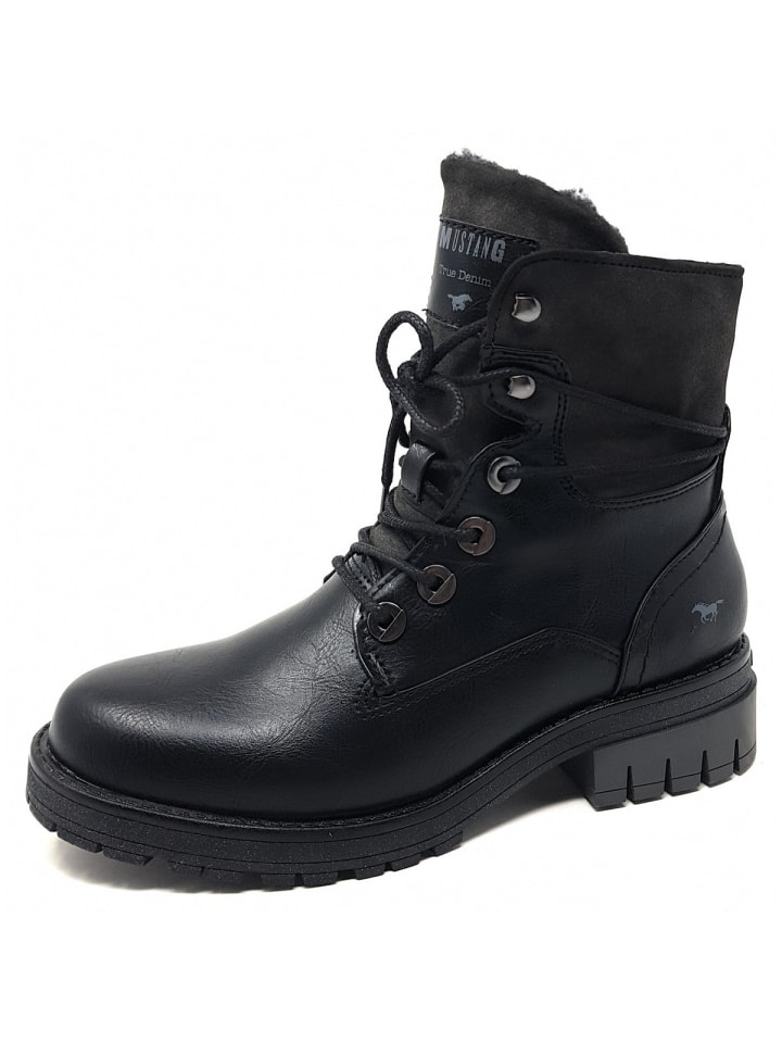 Schnürstiefel in Schwarz