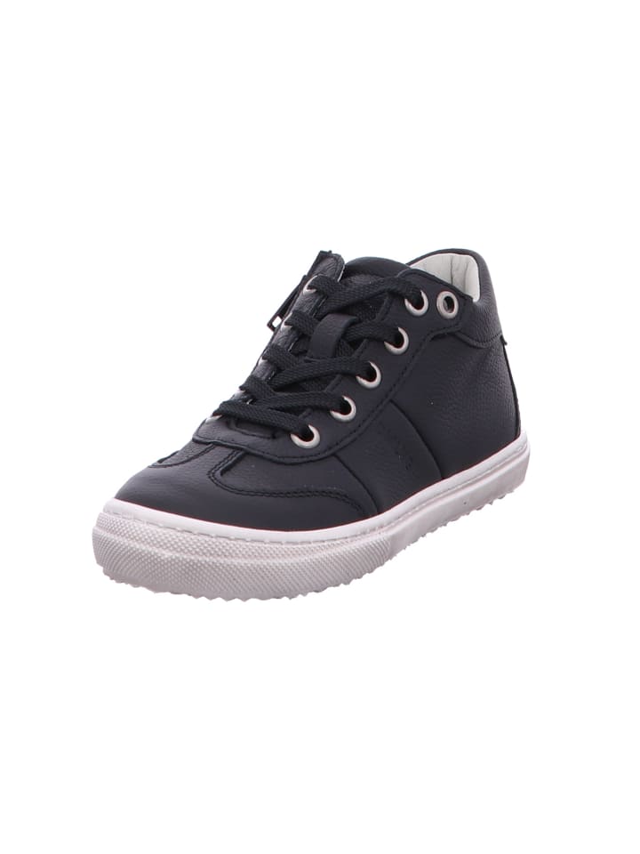 Schnürschuh in schwarz