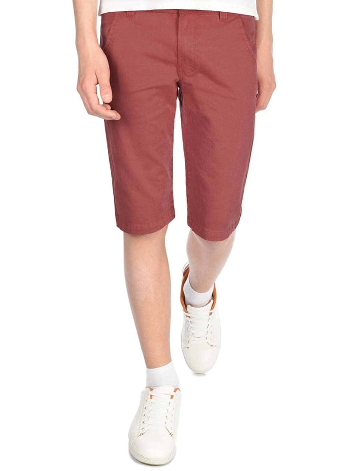 Chino Shorts in Bordeaux