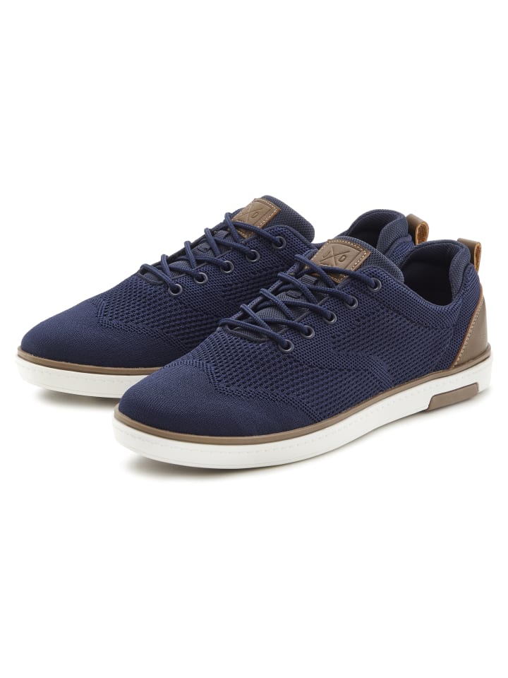 Sneaker in marine