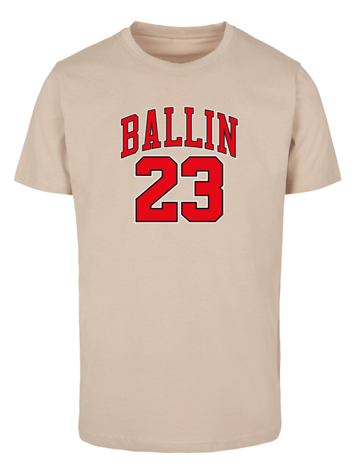 T-Shirt in sand