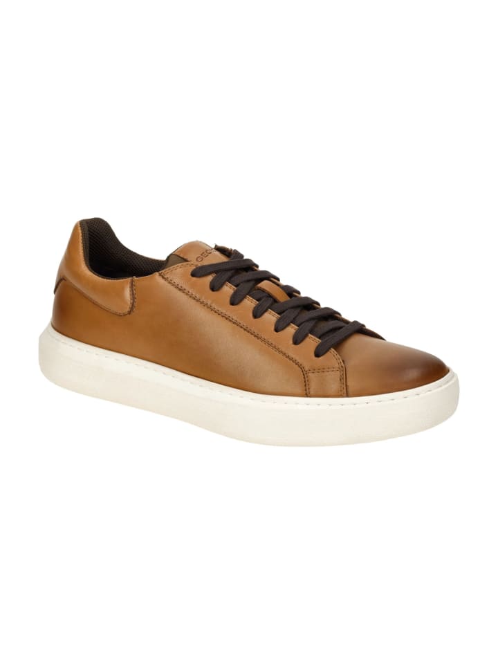 Sportliche Schnürschuhe in Braun