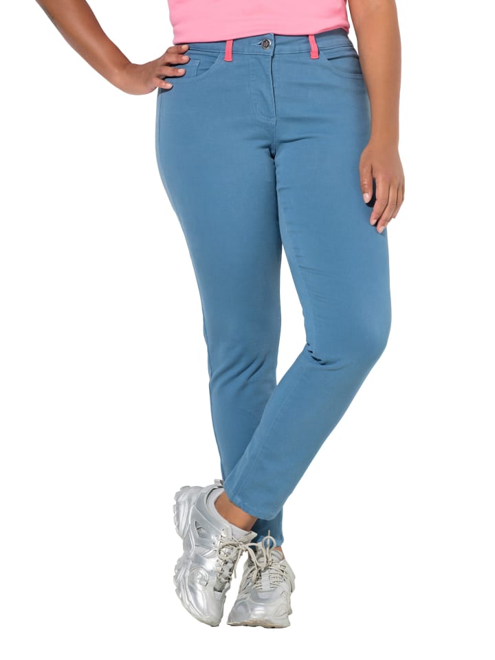 Jeans in mid blue denim