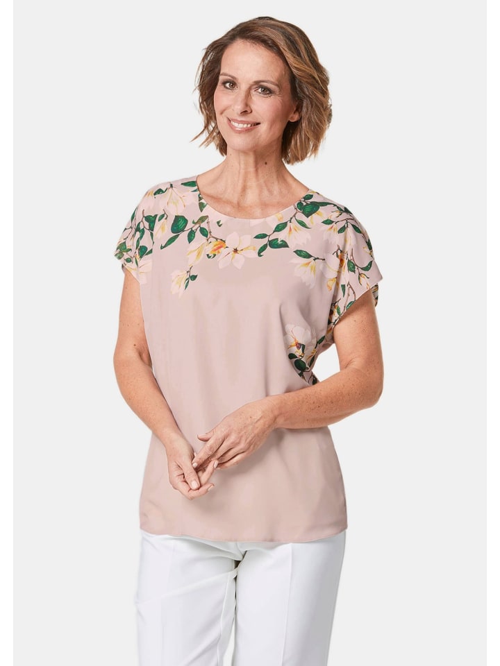 Kurzgröße: Luftige Chiffonbluse mit floralem Druck in hellmelba / geblümt
