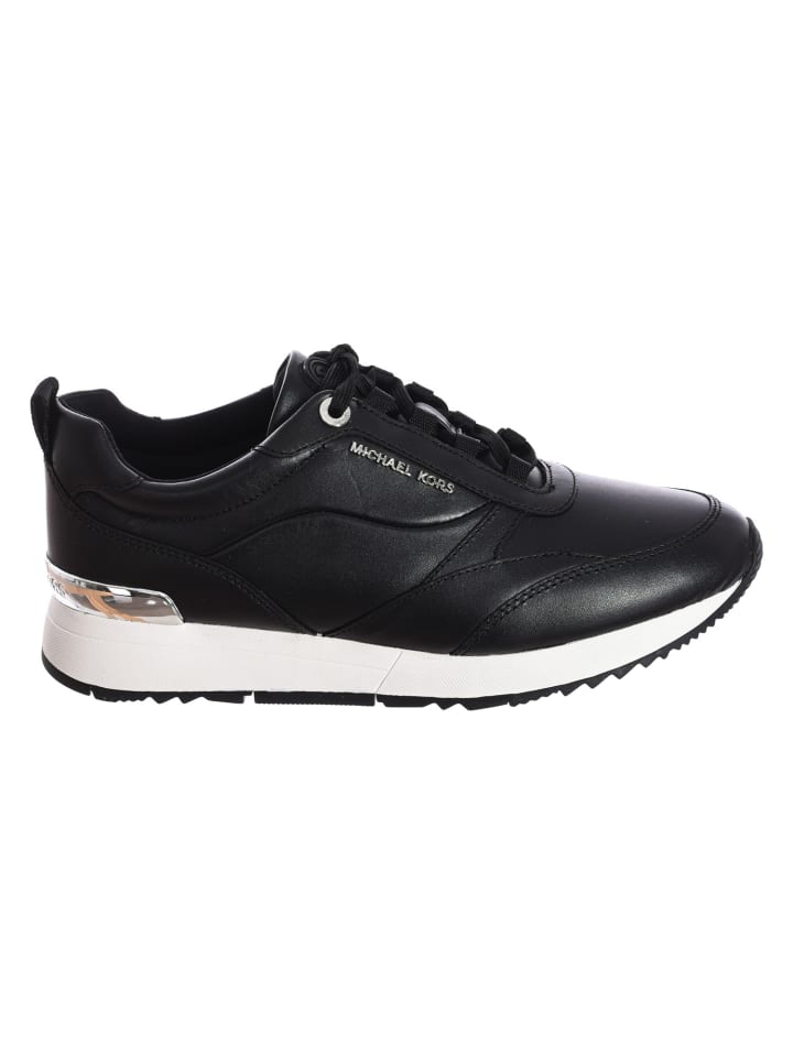 Sneakers in Black
