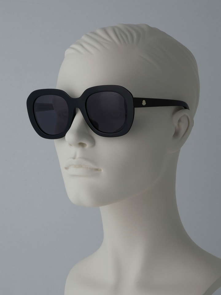 Sonnenbrille für Damen in schwarz