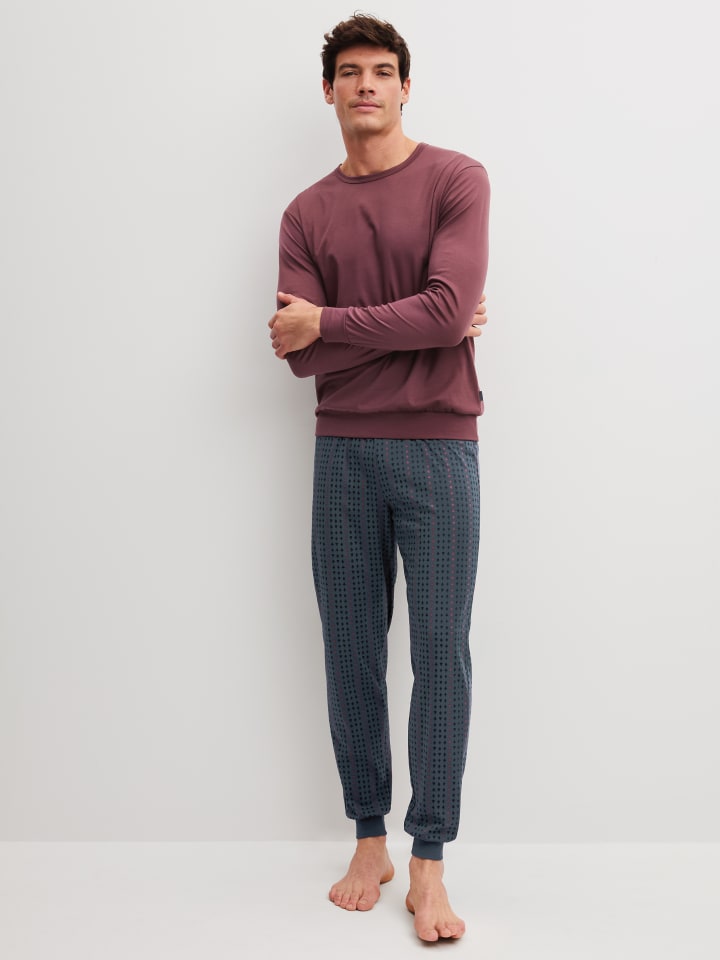 Pyjama in mahogany red