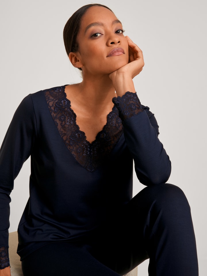 Pyjama in dark lapis blue