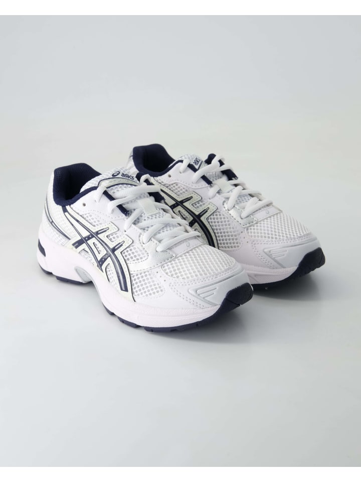 Sportschuhe in Weiß