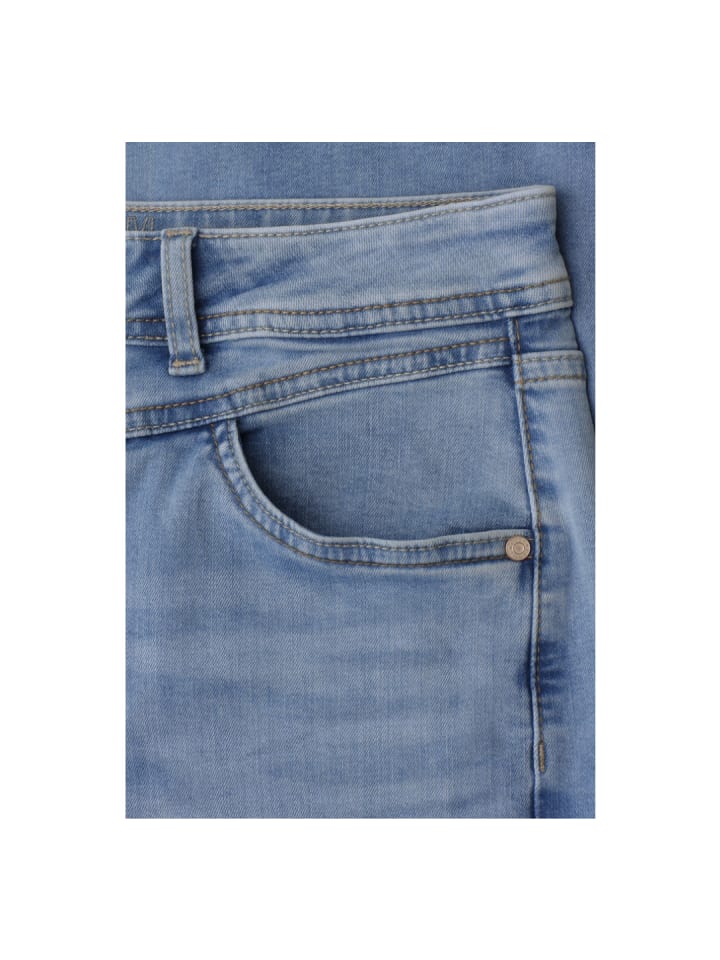 Capri in light blue wash