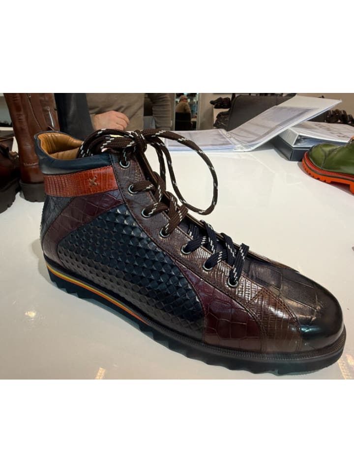 Sportlicher Schnürschuh in blau
