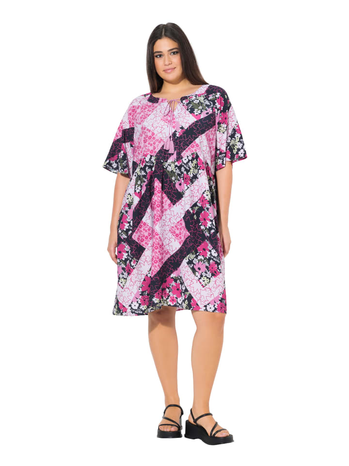 Kleid in kräftiges pink