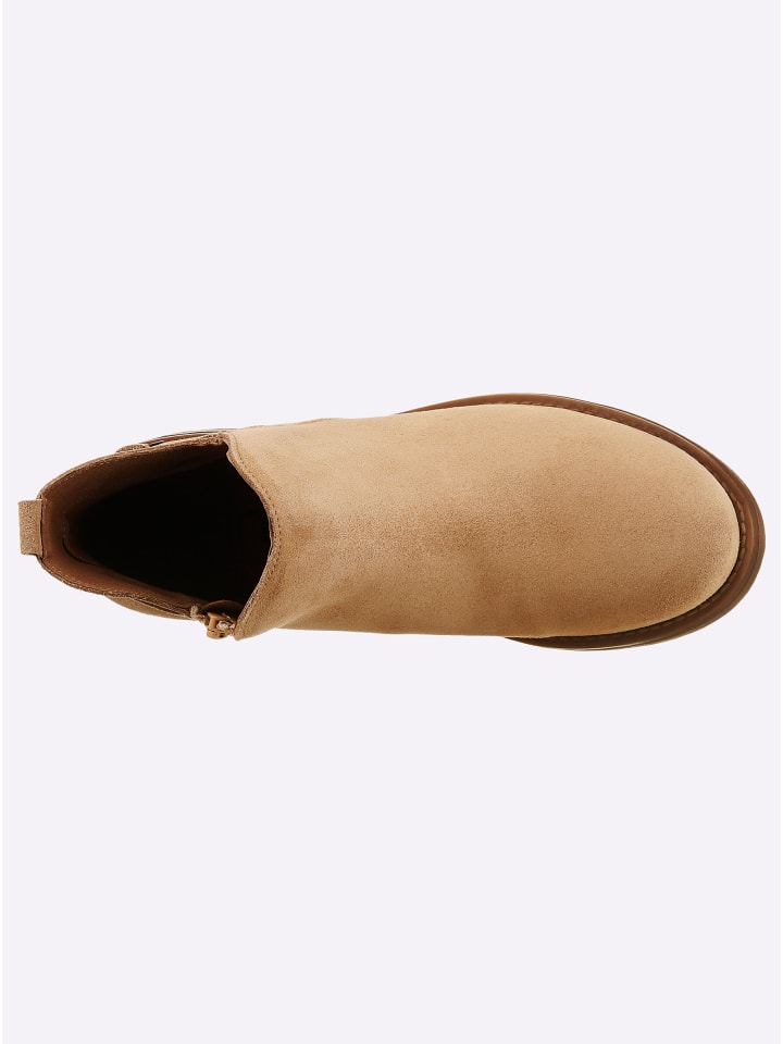 Stiefelette in sand