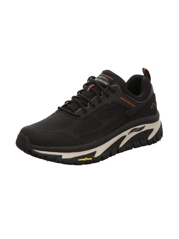 Schnürschuh in schwarz