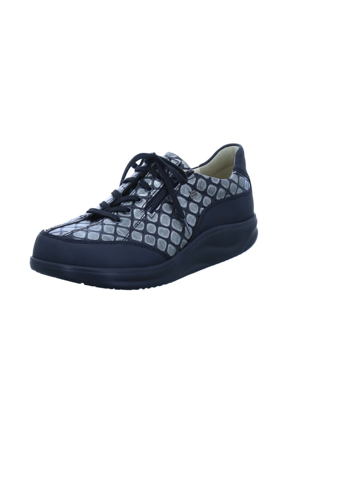 Schnürschuh in schwarz