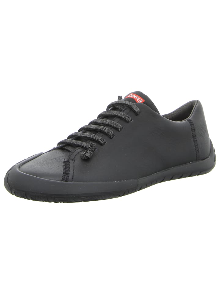 Schnürschuh in schwarz