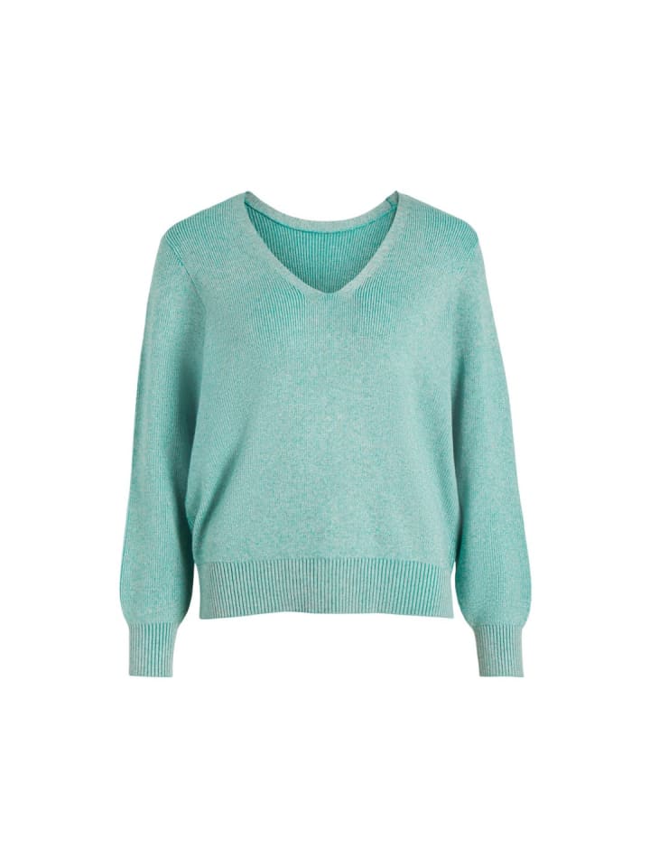 Pullover in green milieu