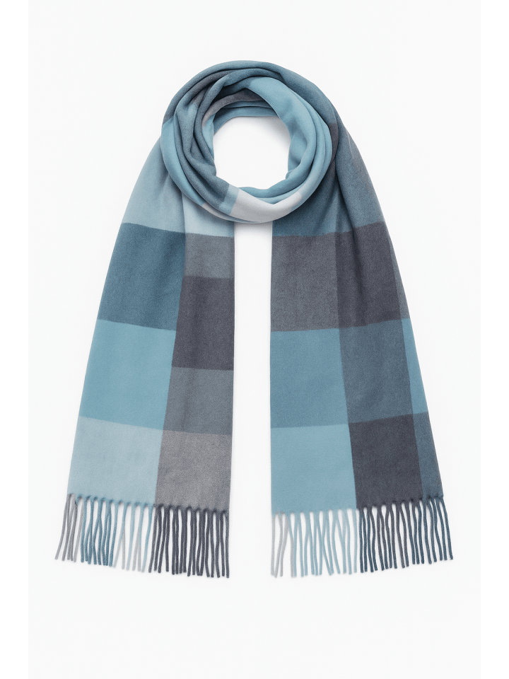 Weicher Strickschal mit Fransen und geometrischem Muster in Hellblau