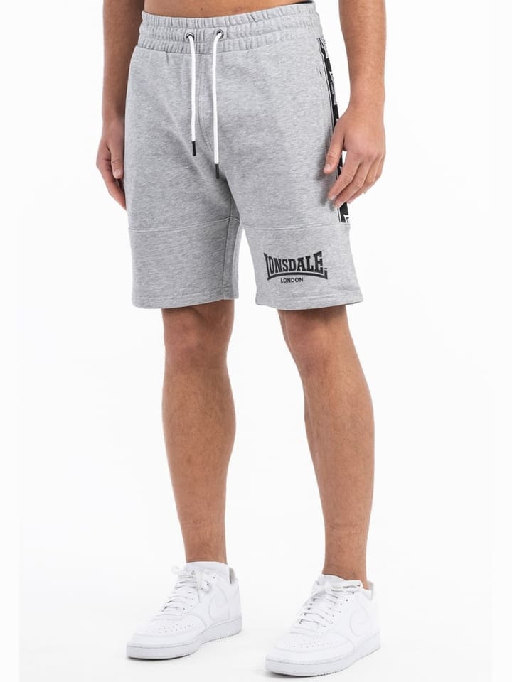 Short "Scarvell" in Grau