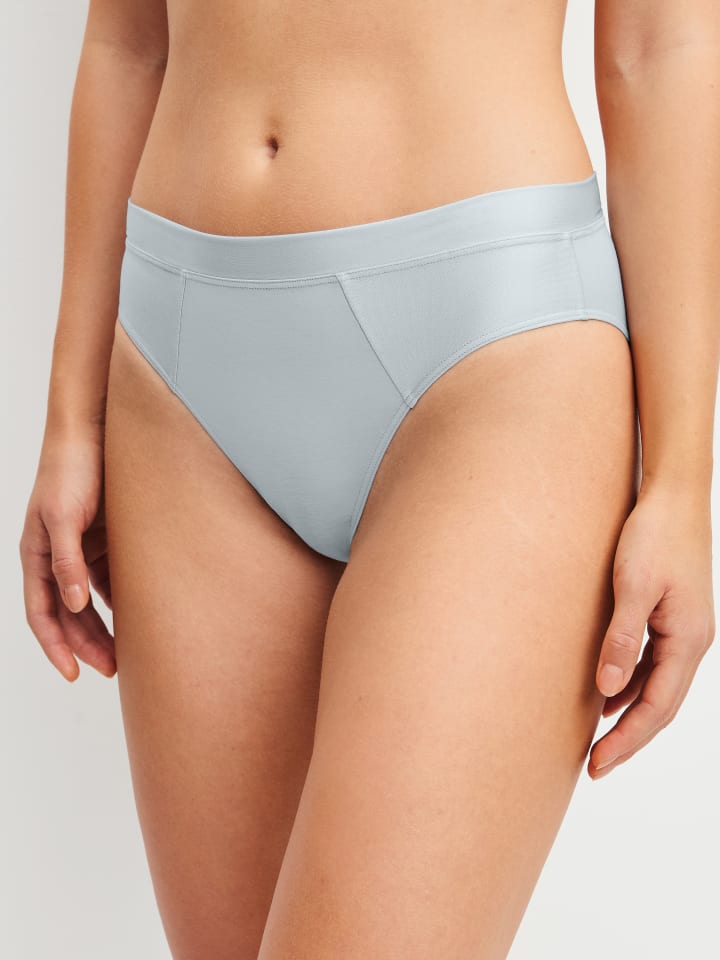 Slip in pearl blue