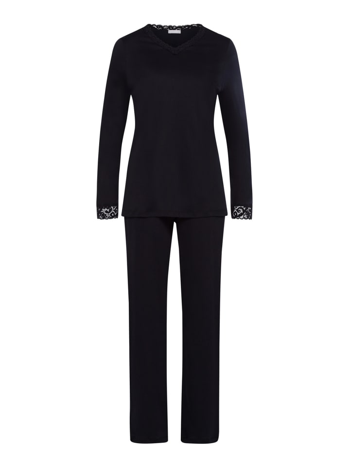 Pyjama Moments in Black