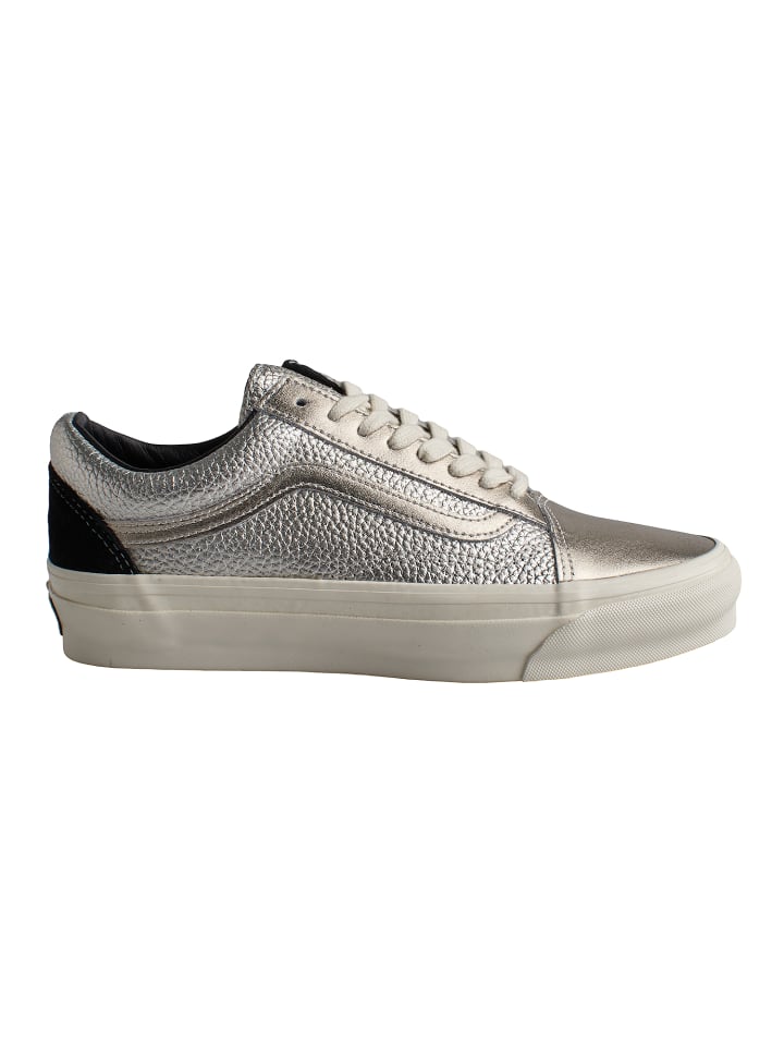 Sneakers in Silver