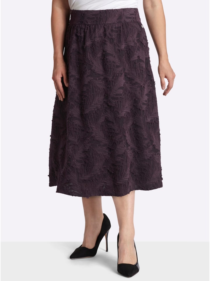 Rock in aubergine