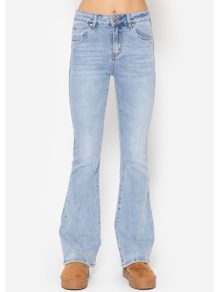 Flared Jeans in Hellblau