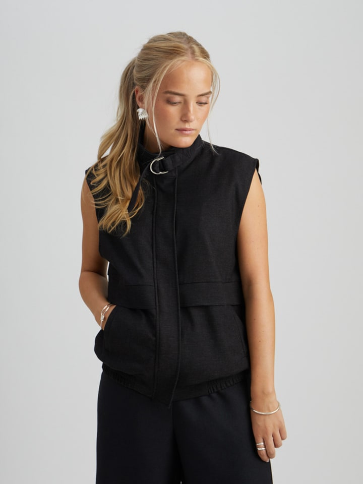 Vest in Black Melange