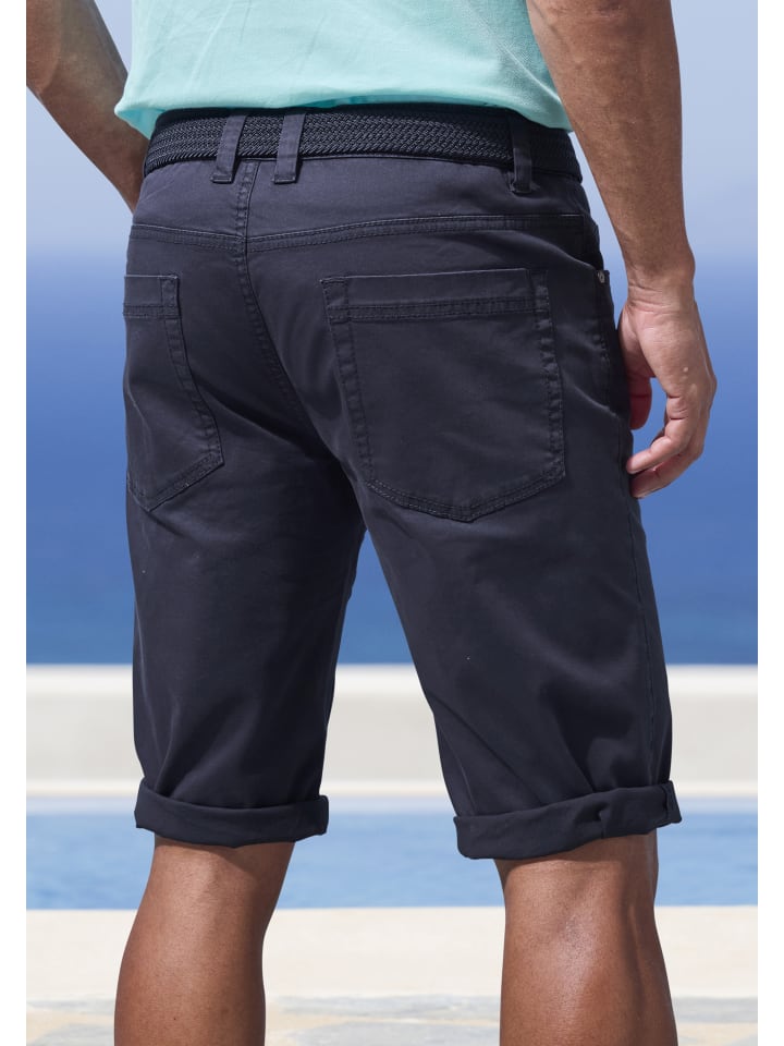 Bermudas in navy