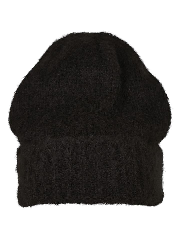 Beany in black