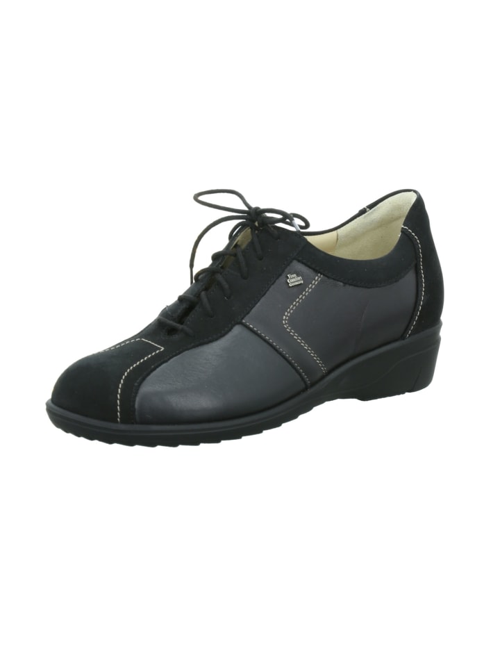 Schnürschuh in schwarz