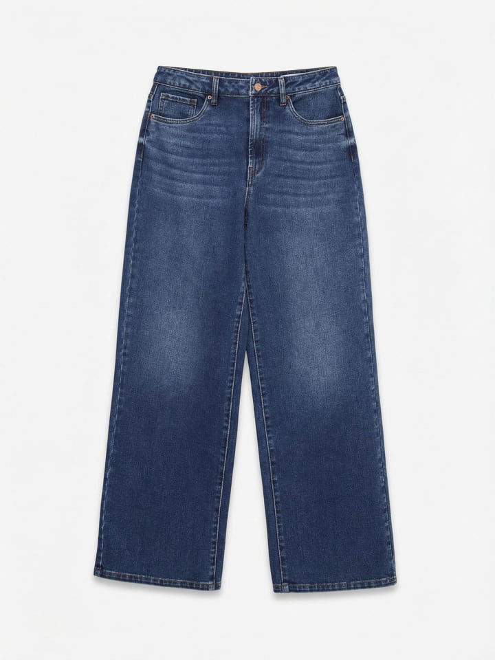 Weit geschnitten in Dark Blue Denim
