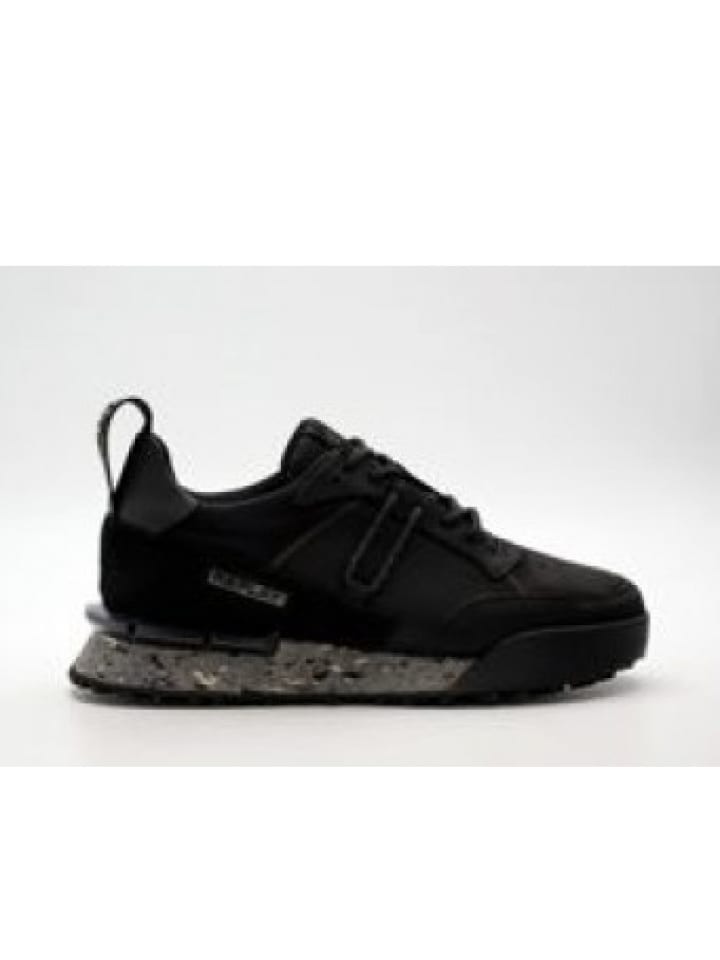 Sneaker in Schwarz