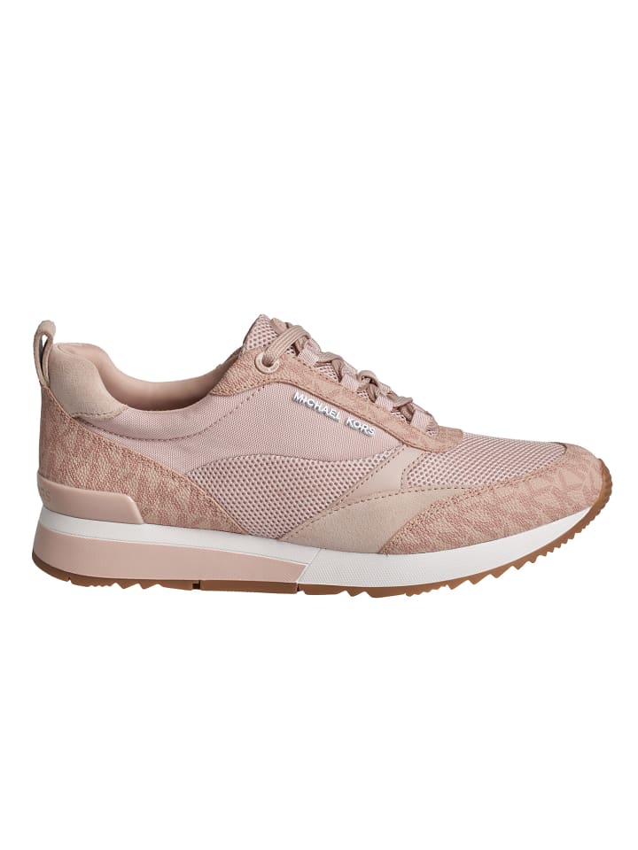 Sneakers in Pink