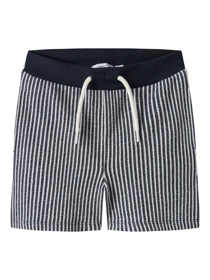 Shorts in Salute
