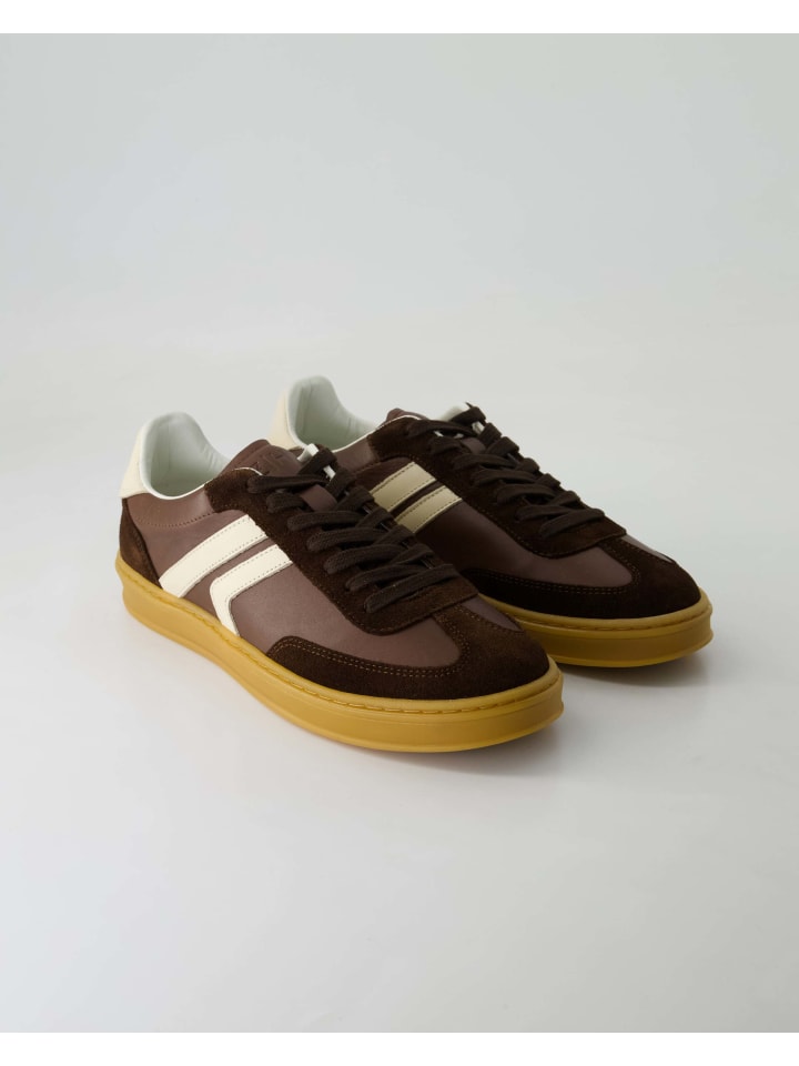 Sneaker low in Braun