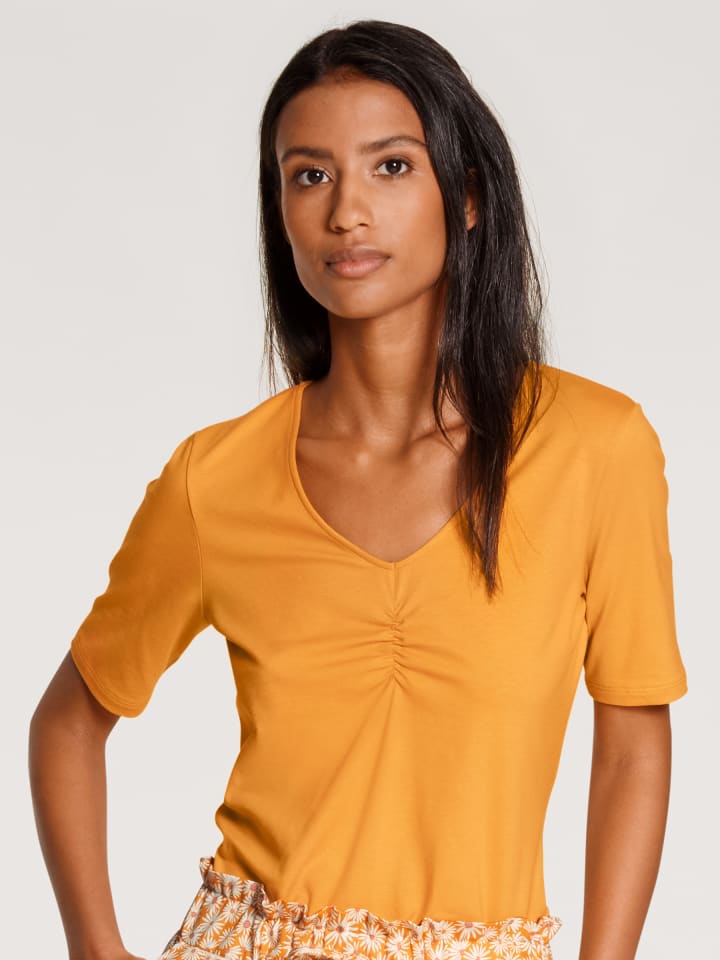 Shirt in honeycomb yellow
