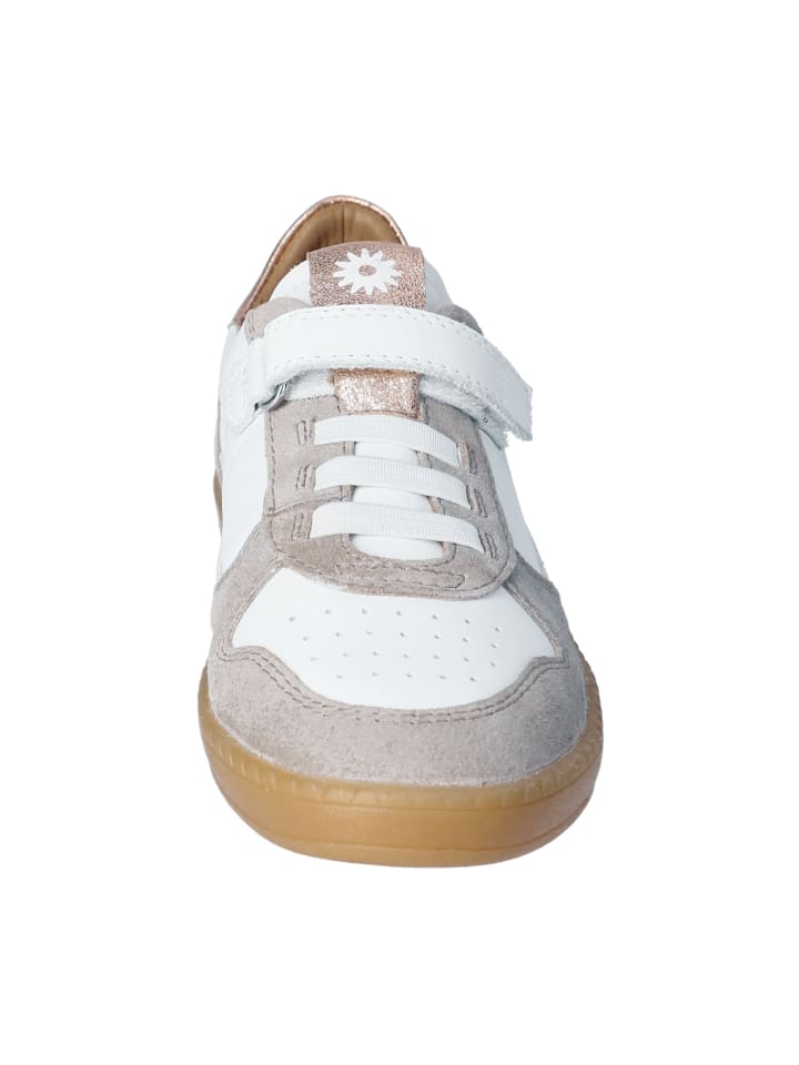 Sportliche Schnürschuhe in Weiß