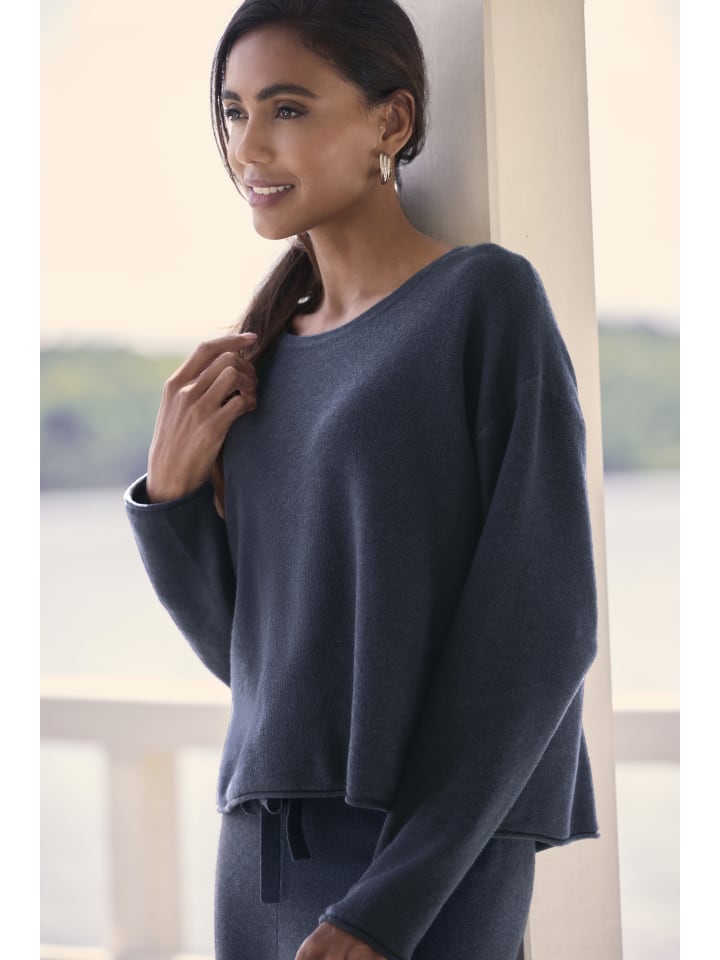Sweater in marine