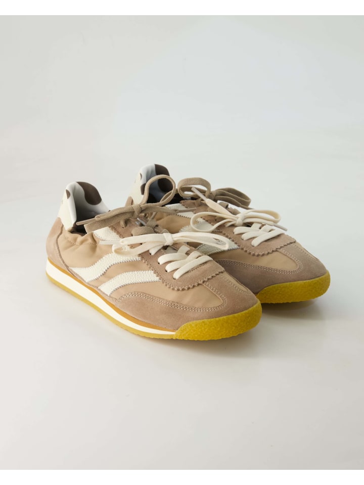 Sportliche Schnürschuhe in Beige