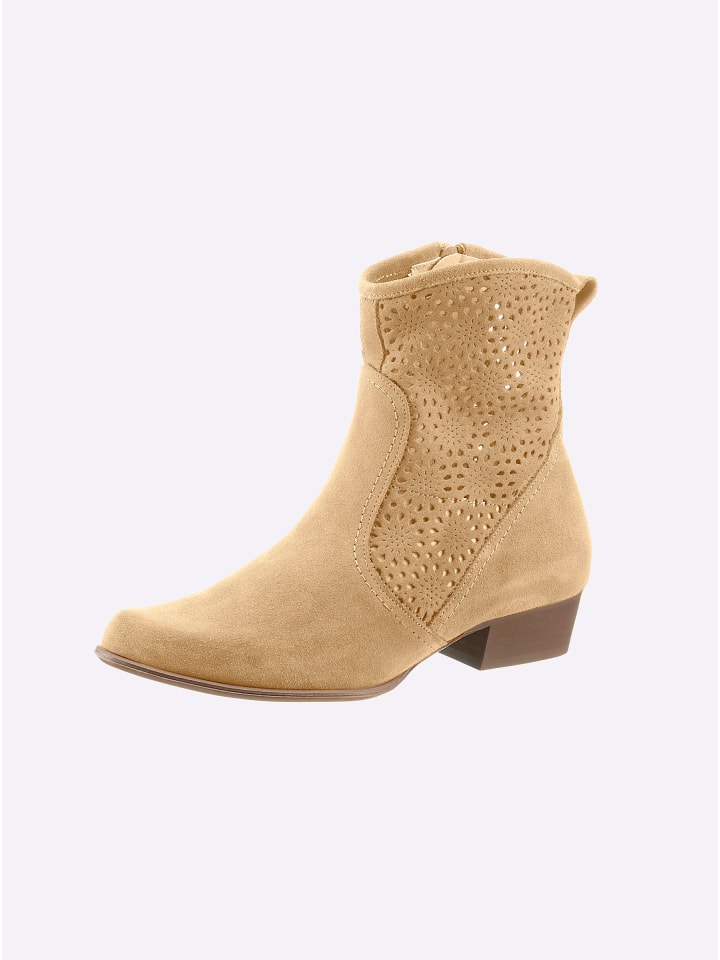 Stiefelette in sand