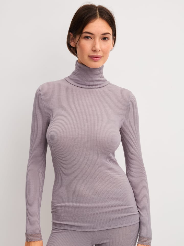 Shirt in purple dove