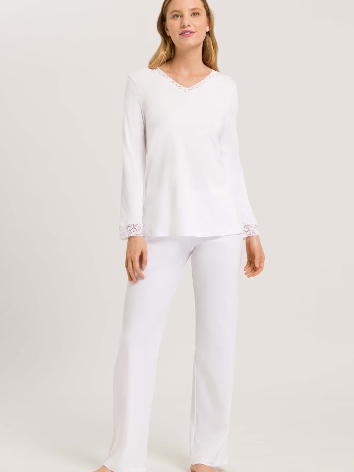 Pyjama Moments in white