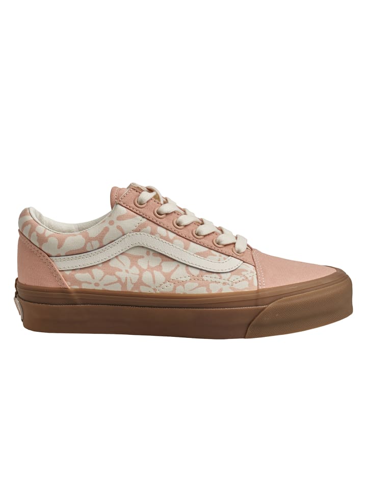 Sneakers in Pink