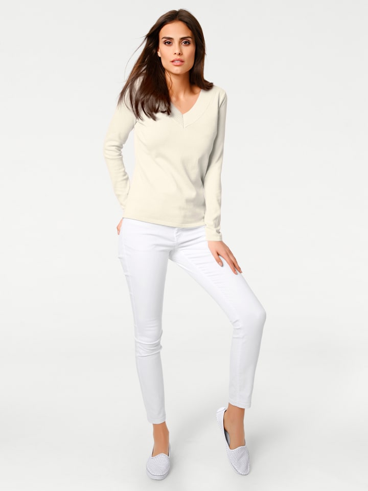 V-Pullover in offwhite