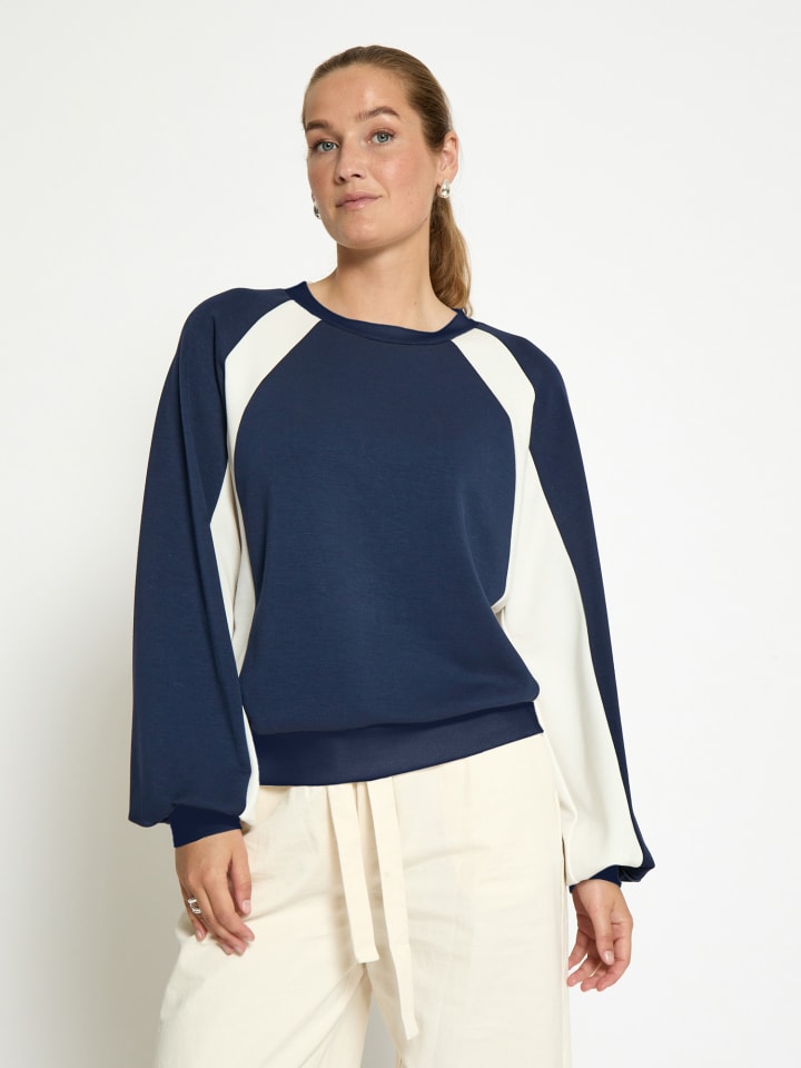 Sweatshirt in Black Iris