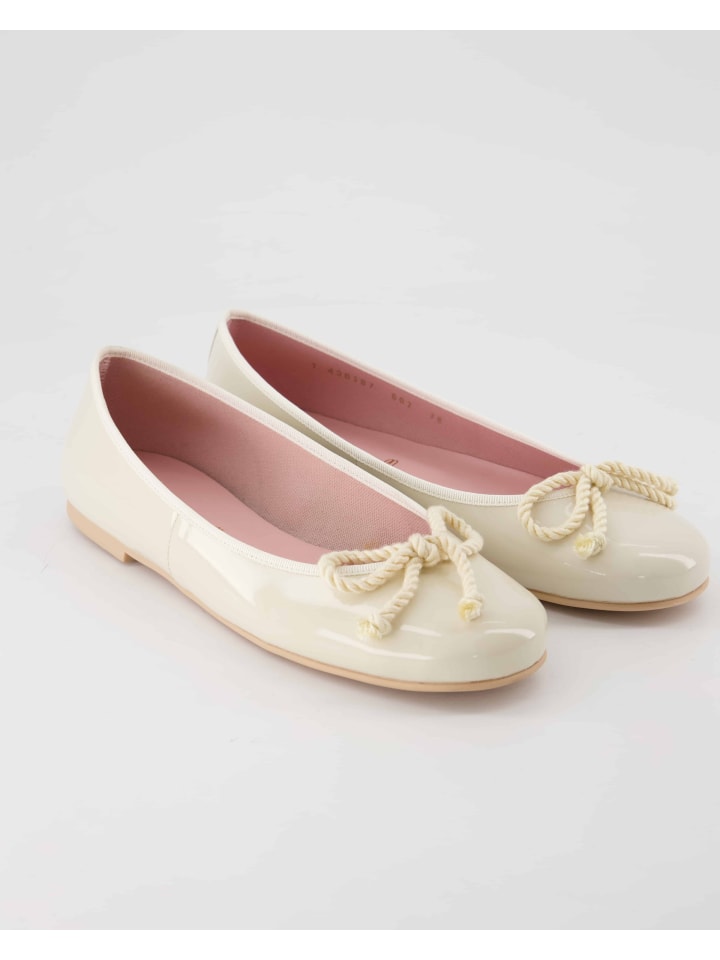 Ballerinas in Weiß